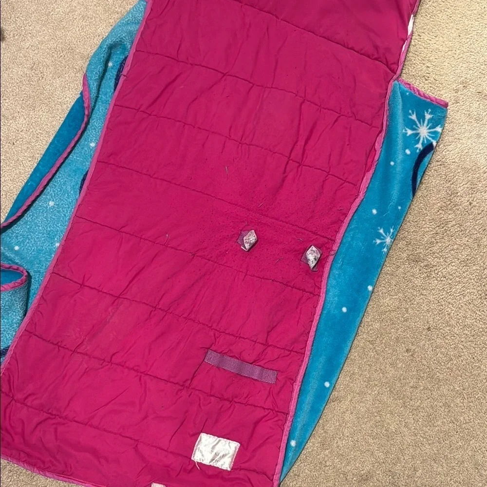 Disney Blue and Pink Blanket with Magical Frozen Design for napping